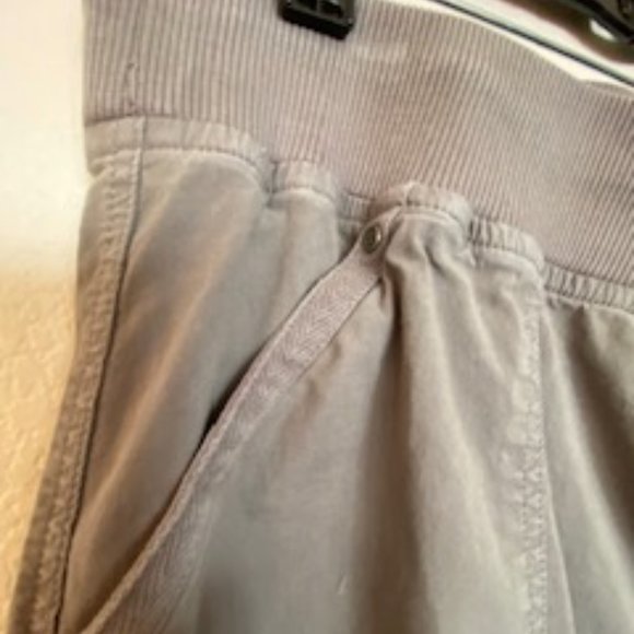 Aventura Relaxed Fit Grayish Green Cotton Pants - Size M - Picture 6 of 15